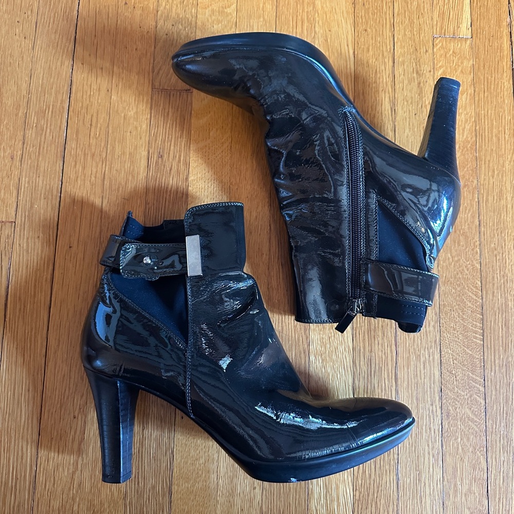 Aquatalia Grey/Black Patent Leather Heeled Booties, Size 10